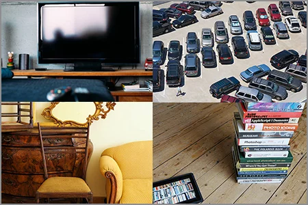 Telewizor, samochody, krzesło oraz książki